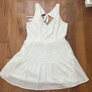 Textured white party dress size large. Only worn once and no discoloration